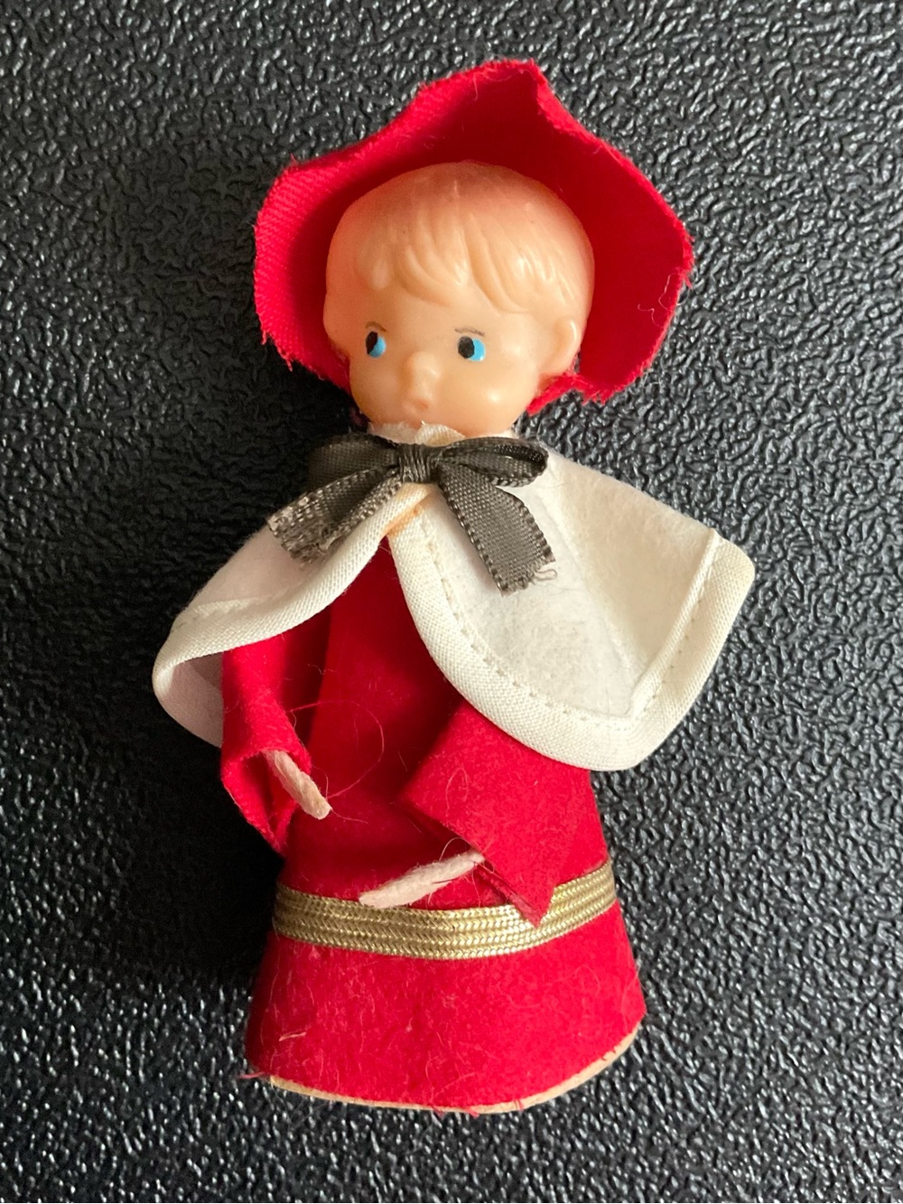 Vintage Collectible MCM Christmas Choir Boy Felt Cardboard Rubber Head 4-1/4”